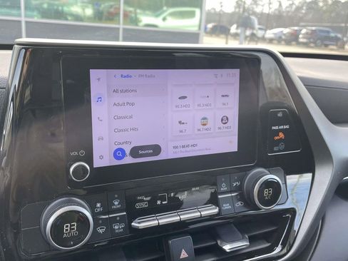 Used 2024 Toyota Highlander LE image 26