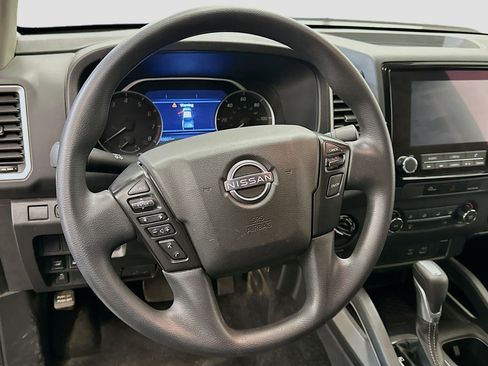 Used 2023 Nissan Frontier SV image 18