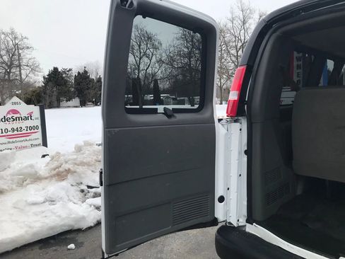 Used 2020 Chevrolet Express 2500 LS image 21