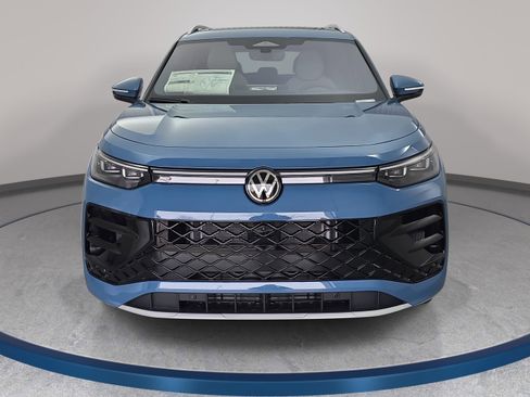 New 2026 Volkswagen Tiguan SEL R-Line AWD/4WD image 2