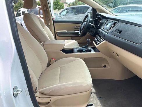 Used 2016 Kia Sedona LX w/ LX Convenience Package FWD image 30