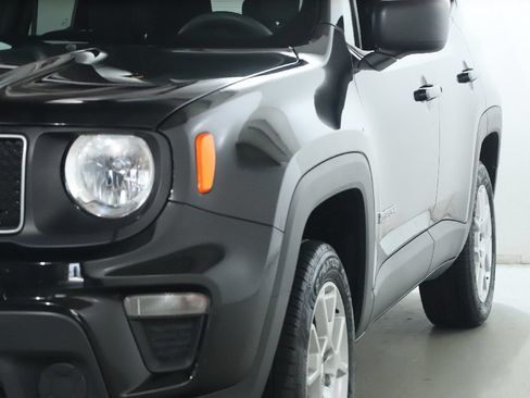 Used 2023 Jeep Renegade Latitude AWD/4WD image 5