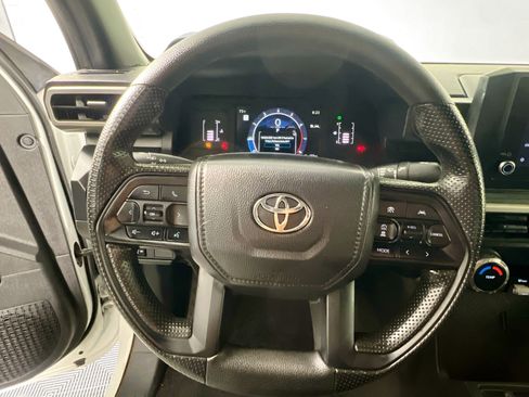 Used 2024 Toyota Tacoma SR image 17