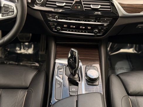 Used 2019 BMW 540i w/ M Sport Package image 37