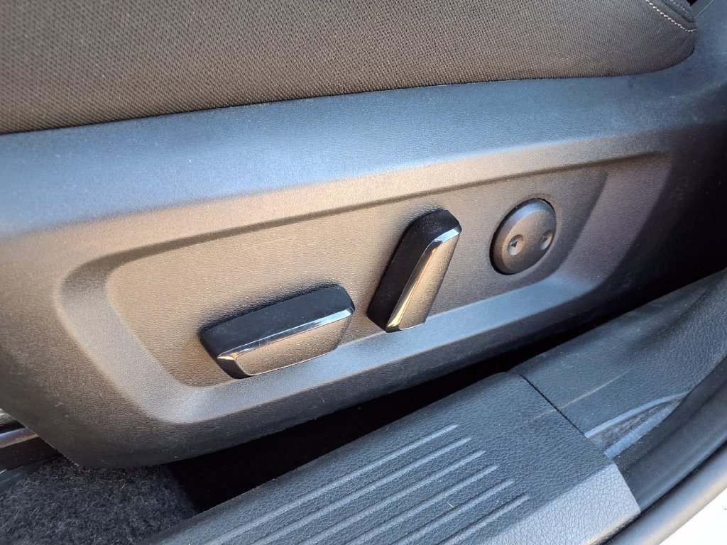 Certified 2025 Nissan Rogue SV FWD image 15