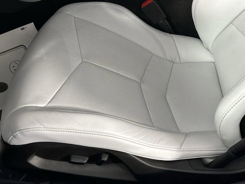 Used 2021 Chevrolet Corvette Stingray Convertible w/ Z51 Performance Package image 12