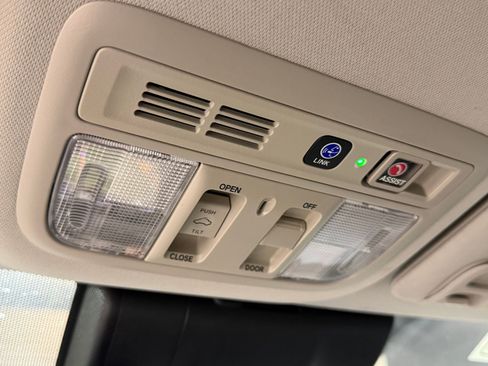 Used 2019 Honda Insight Touring image 32