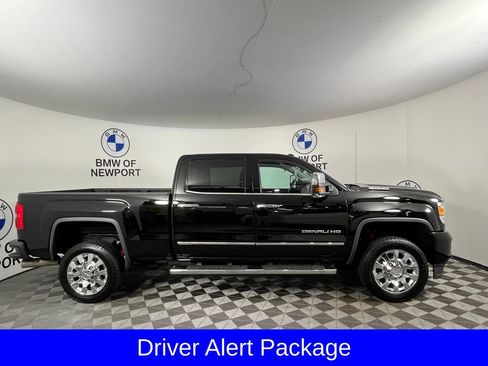 Used 2019 GMC Sierra 2500 Denali w/ Duramax Plus Package AWD/4WD image 11
