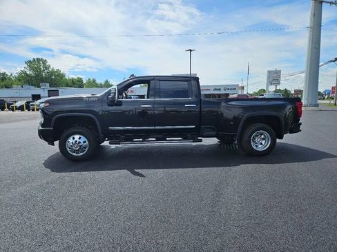 Used 2025 Chevrolet Silverado 3500 High Country w/ High Country Premium Package AWD/4WD image 10