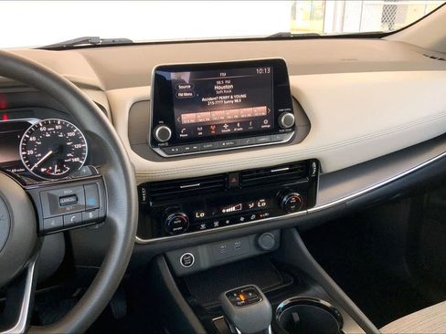 Used 2022 Nissan Rogue SV image 7