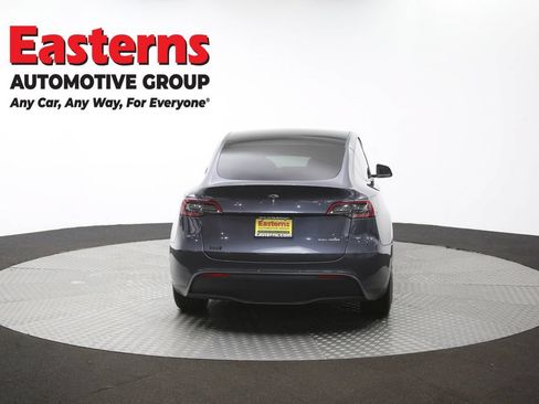 Used 2022 Tesla Model Y Long Range AWD/4WD image 32