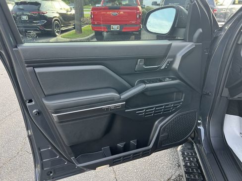 Used 2025 Toyota 4Runner TRD Off-Road Premium AWD/4WD image 14