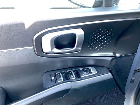 Used 2023 Kia Sorento LX image 13