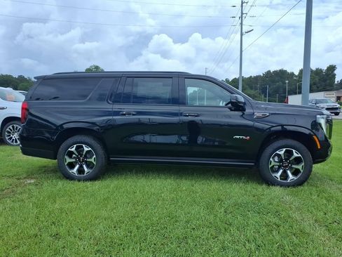 New 2026 GMC Yukon XL AT4 w/ AT4 Premium Plus Package AWD/4WD image 8