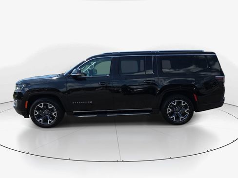 Used 2023 Jeep Wagoneer L Series III RWD image 10