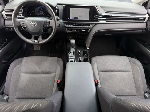 Used 2025 Toyota Camry LE image 11