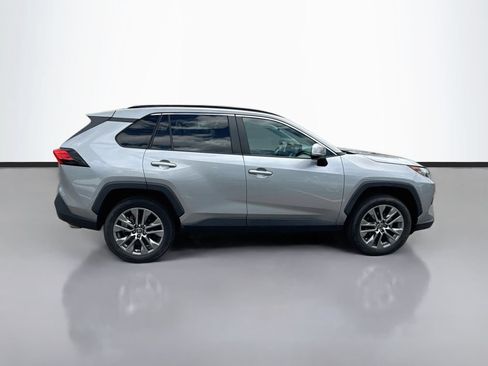 Used 2022 Toyota RAV4 XLE Premium AWD/4WD image 9