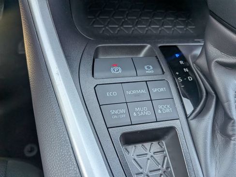 Used 2025 Toyota RAV4 XLE AWD/4WD image 20