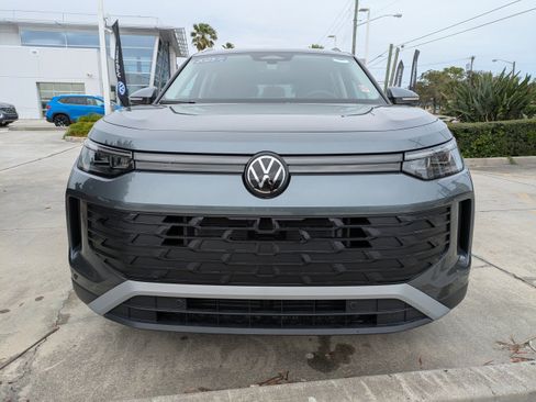 Used 2025 Volkswagen Tiguan SE image 9