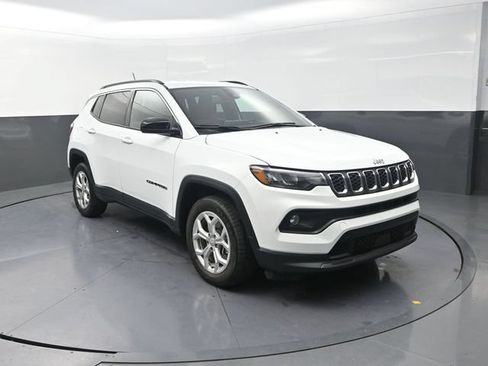 Used 2024 Jeep Compass Latitude AWD/4WD image 10