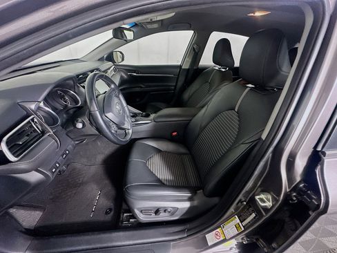 Used 2018 Toyota Camry SE image 13