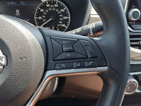Used 2024 Nissan Altima 2.5 SV FWD image 23