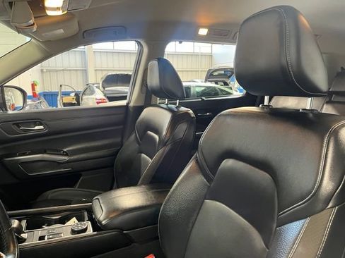 Used 2022 Nissan Pathfinder SL AWD/4WD image 23