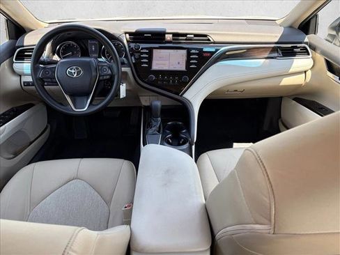 Used 2018 Toyota Camry LE FWD image 16