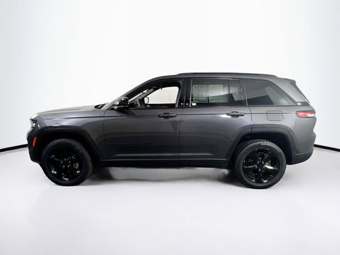 Used 2023 Jeep Grand Cherokee Altitude AWD/4WD image 8