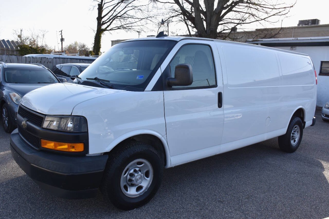 Used 2018 Chevrolet Express 2500 Extended RWD image 1