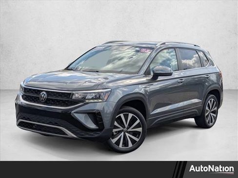 Used 2023 Volkswagen Taos SE FWD image 1