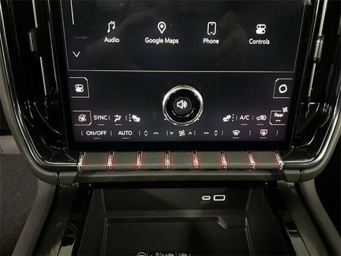 Used 2025 GMC Yukon AT4 image 17