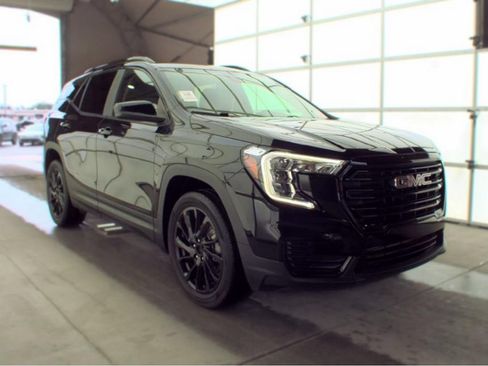 Used 2023 GMC Terrain SLE w/ Driver Convenience Package AWD/4WD image 4