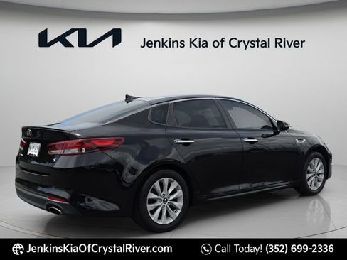 Used 2018 Kia Optima S FWD image 5