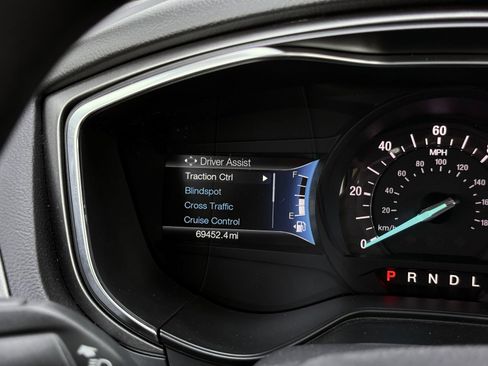 Used 2020 Ford Fusion SE FWD image 28