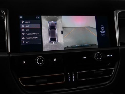 Used 2025 Porsche Macan image 33