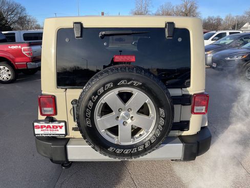 Used 2011 Jeep Wrangler Unlimited Sahara w/ Connectivity Group AWD/4WD image 11