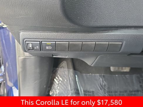 Used 2023 Toyota Corolla LE image 32