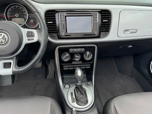 Used 2018 Volkswagen Beetle 2.0T S w/ Style & Comfort Package image 21