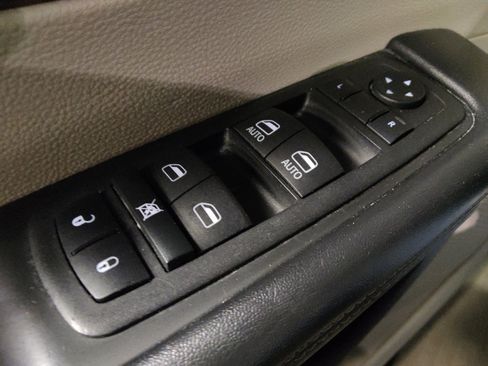 Used 2023 Chrysler Voyager LX FWD image 27