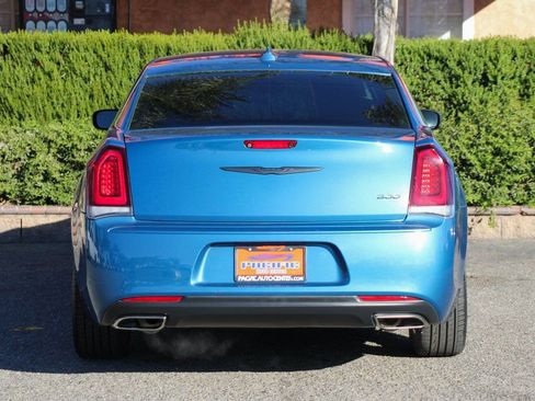 Used 2023 Chrysler 300 Touring w/ Sport Appearance Package image 7