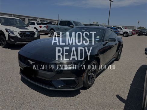 Used 2025 Ford Mustang Coupe RWD image 2