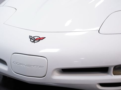 Used 2004 Chevrolet Corvette Coupe w/ Roof Package RWD image 18