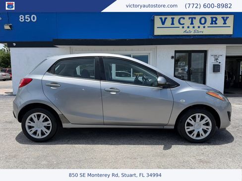 Used 2012 MAZDA MAZDA2 Sport FWD image 2