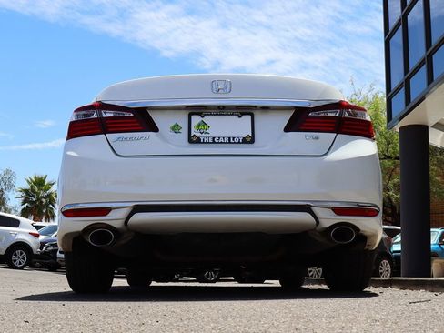 Used 2017 Honda Accord EX-L image 12