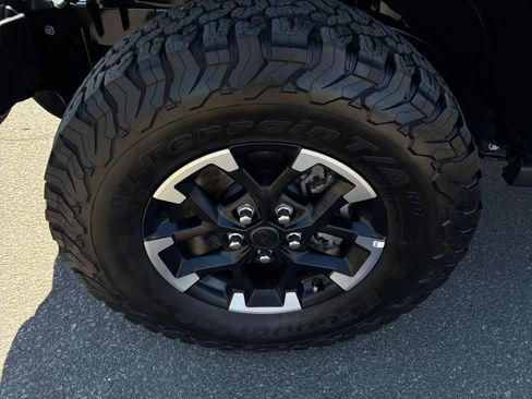 Used 2025 Jeep Wrangler Unlimited Rubicon AWD/4WD image 24