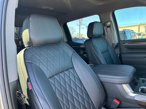 Used 2025 GMC Sierra 1500 Elevation image 36