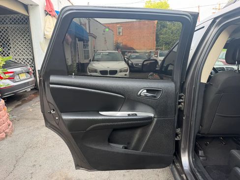 Used 2019 Dodge Journey SE w/ Connectivity Group FWD image 26