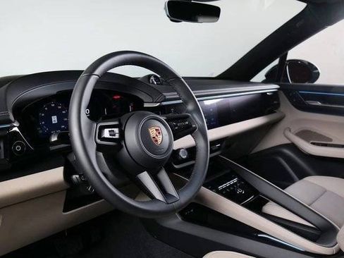 New 2026 Porsche Macan 4 Electric AWD/4WD image 4