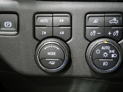 Used 2024 Chevrolet Silverado 2500 LTZ w/ LTZ Plus Package AWD/4WD image 13
